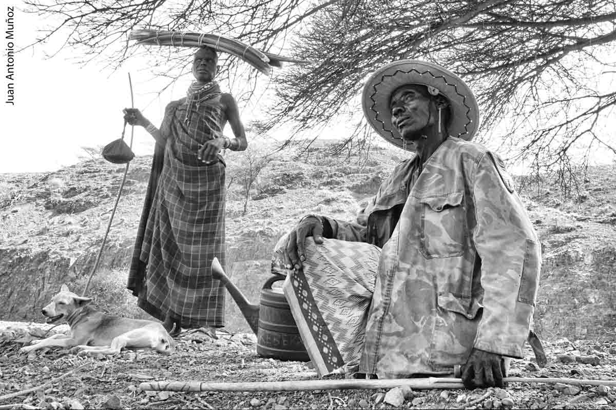 Descanso bajo árbol Kenia