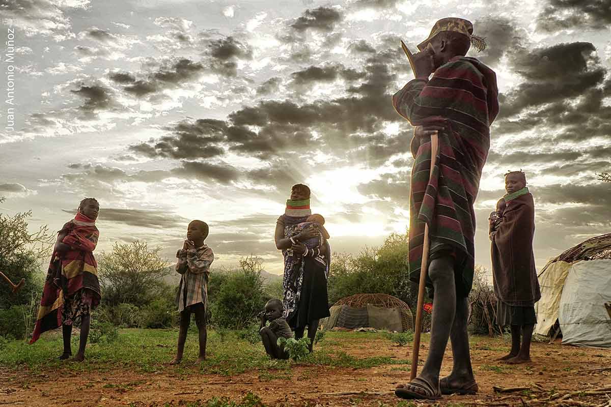 Familia atardecer Turkana Kenia