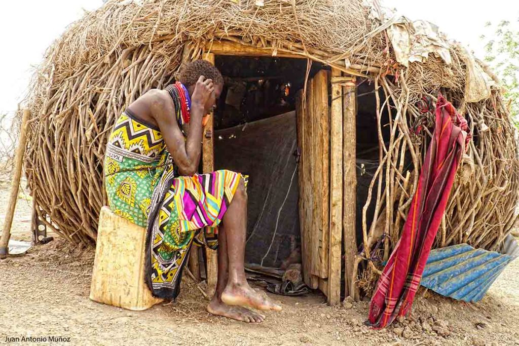 Choza con puerta Kenia