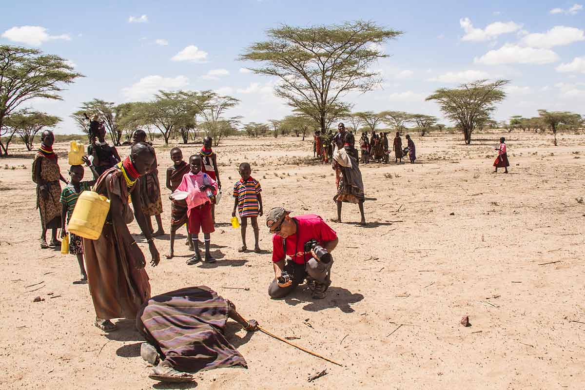 Juan y turkana en el suelo