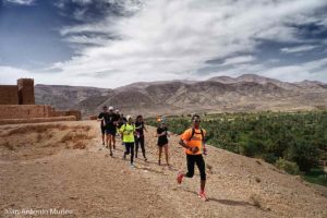 Pasando por Tamnougalt Marruecos