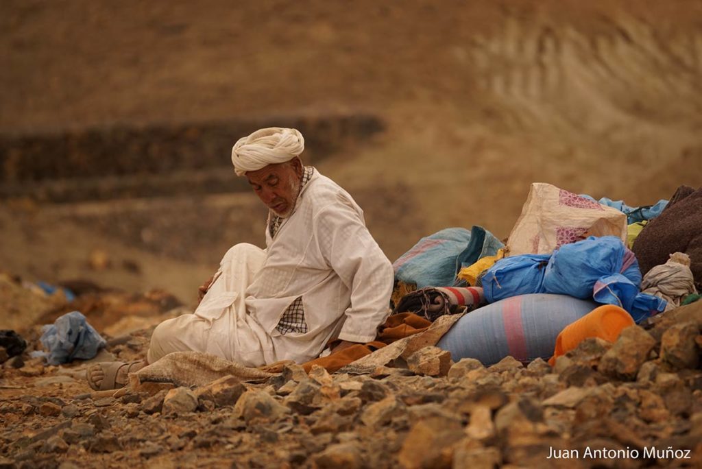 Anciano descansando Marruecos