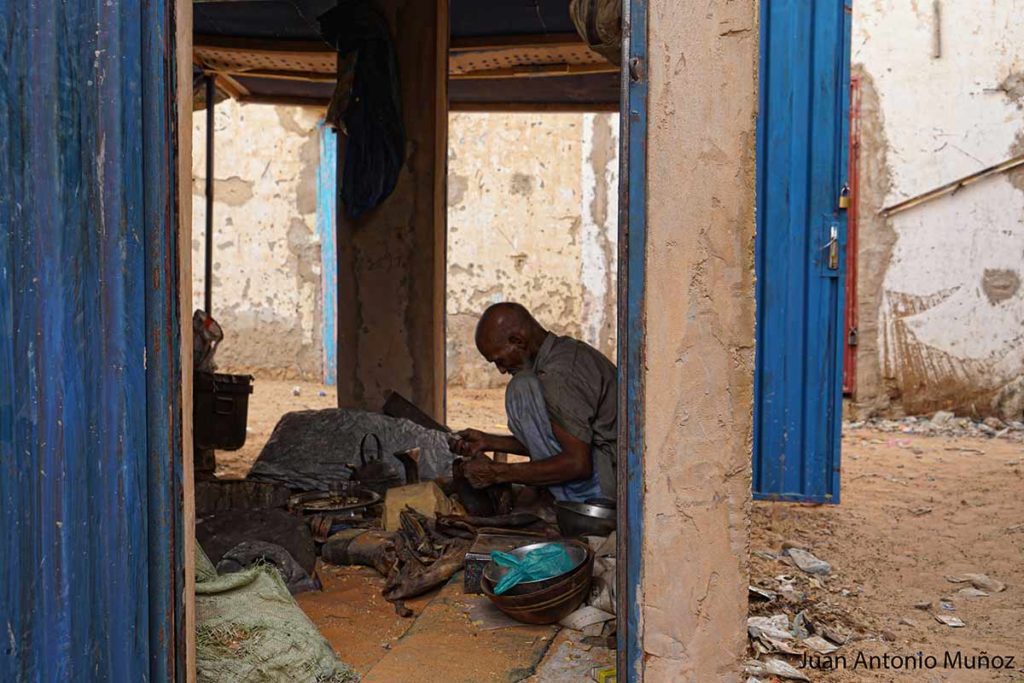 Artesano en Boutilimit. Mauritania