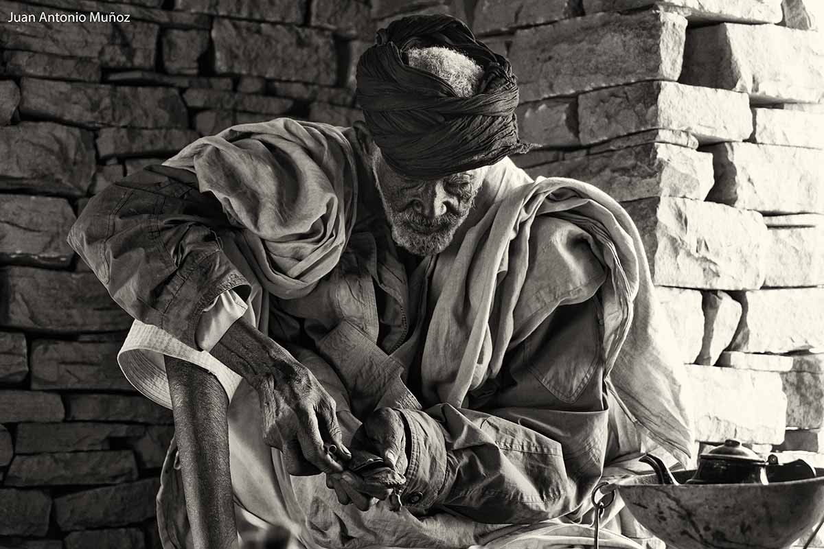 Preparando el cigarro. Mauritania