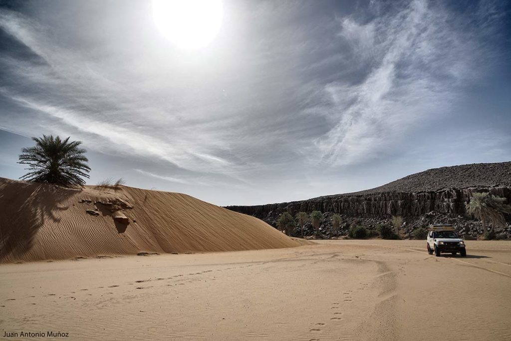 Circulando en el oued. Mauritania