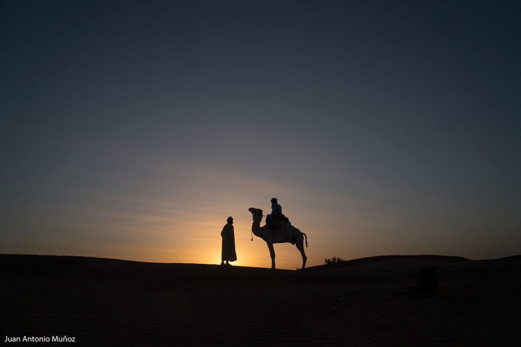 Amanecer en la caravana. Marruecos