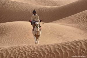 Entre olas de arena. Marruecos