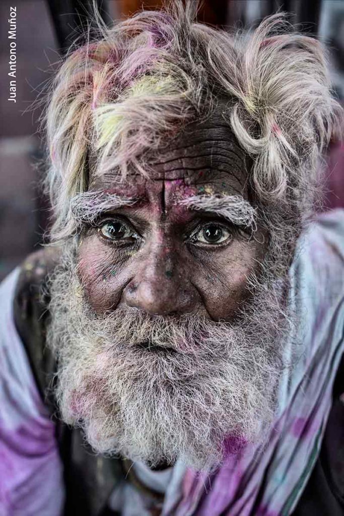 Anciano Holi 2. India