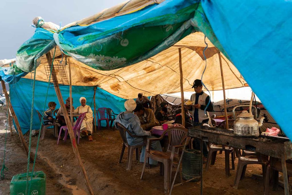 Bajo la carpa del mercado. Marruecos