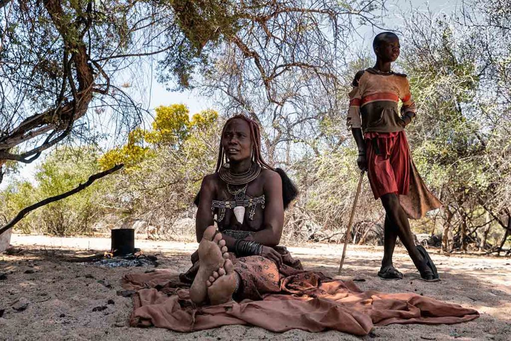 La señora Himba y el niño. Namibia