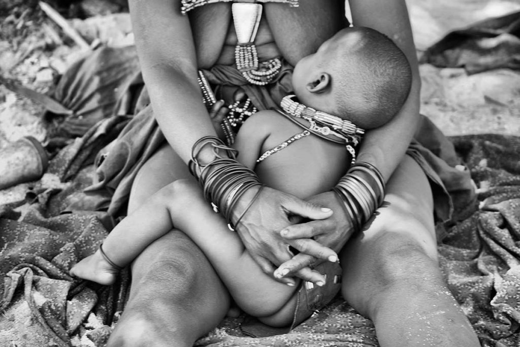 Bebé y madre. Namibia