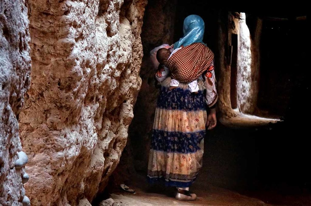 Madre con niño en Draa. Marruecos