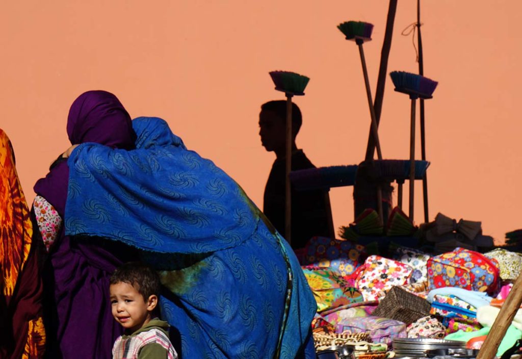 Sombras en mercado. Marruecos