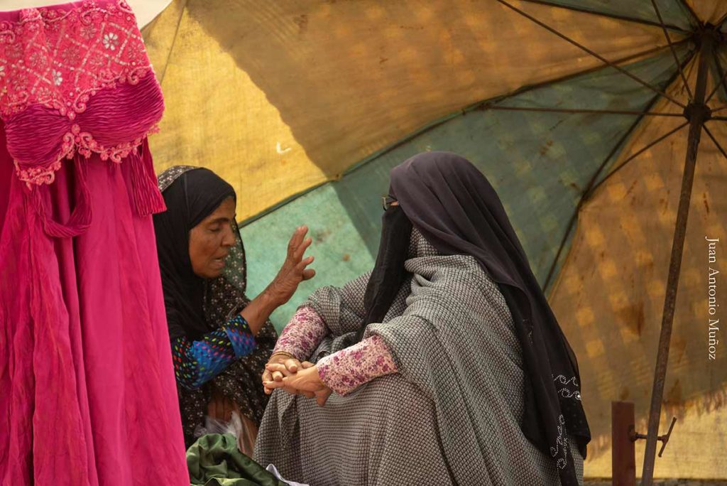 Discutiendo en Minab. Irán