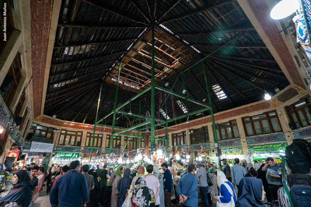 Plaza interior Bazar Tajrish. Teheran