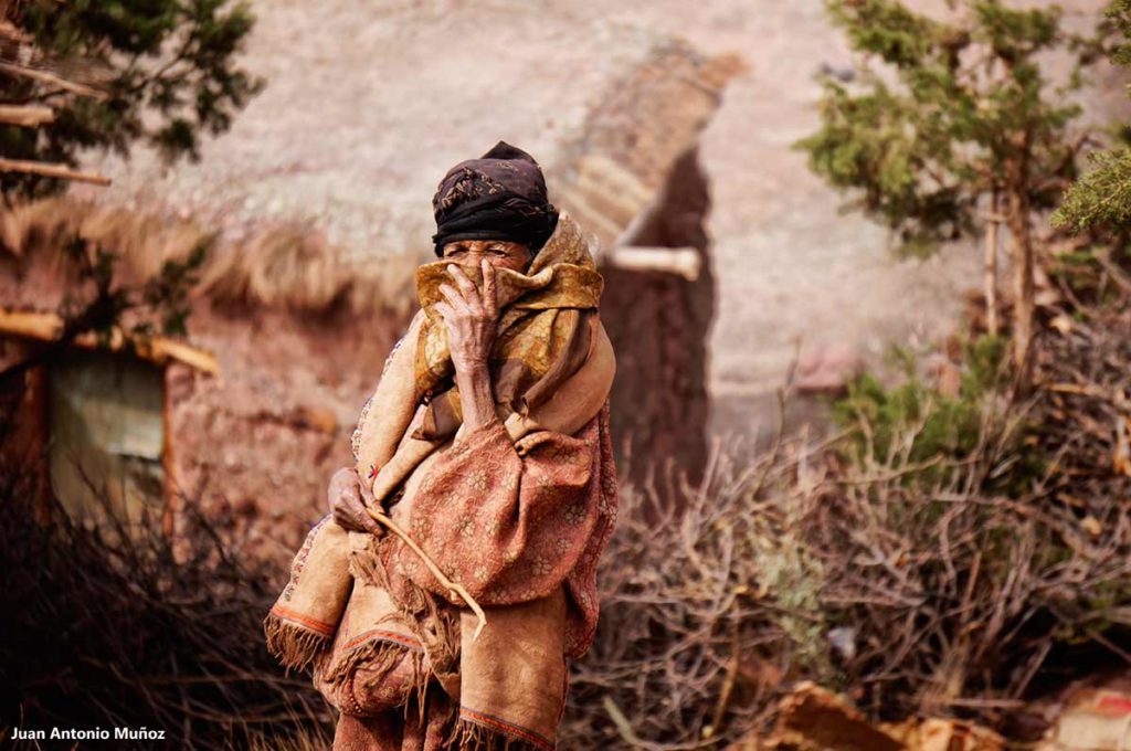 Mujer tapada Atlas. Marruecos