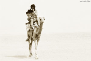 Cabalgando por el desierto. Marruecos