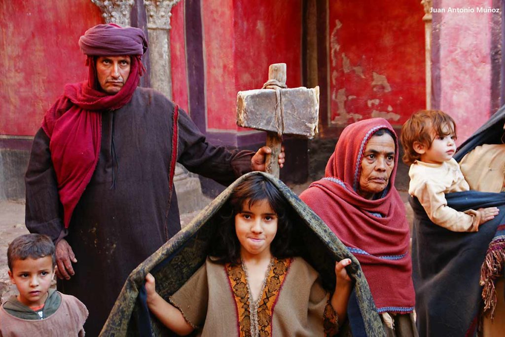 Familia con mazo piedra. Marruecos