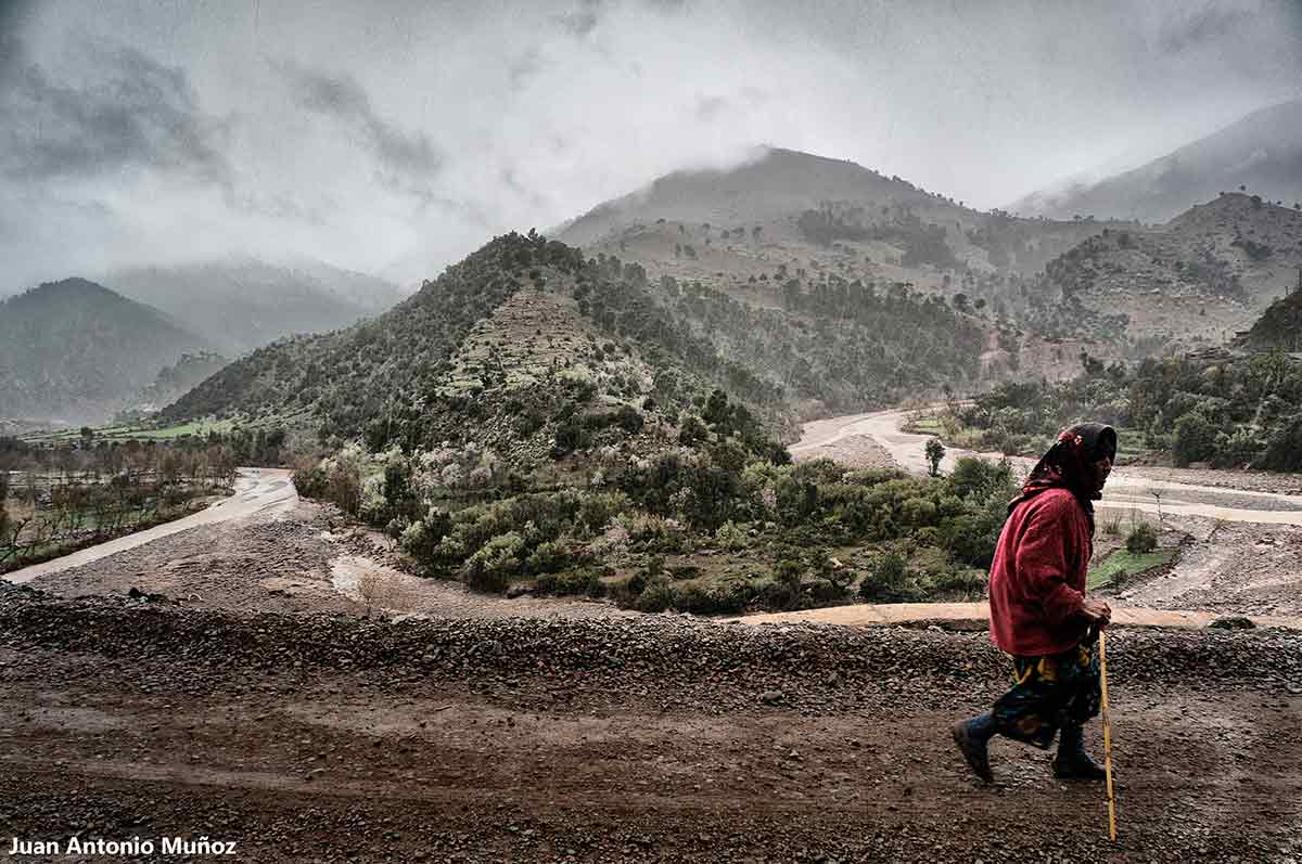 Mujer en meandro. Marruecos