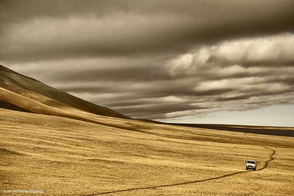 Furgoneta montañas. Mongolia