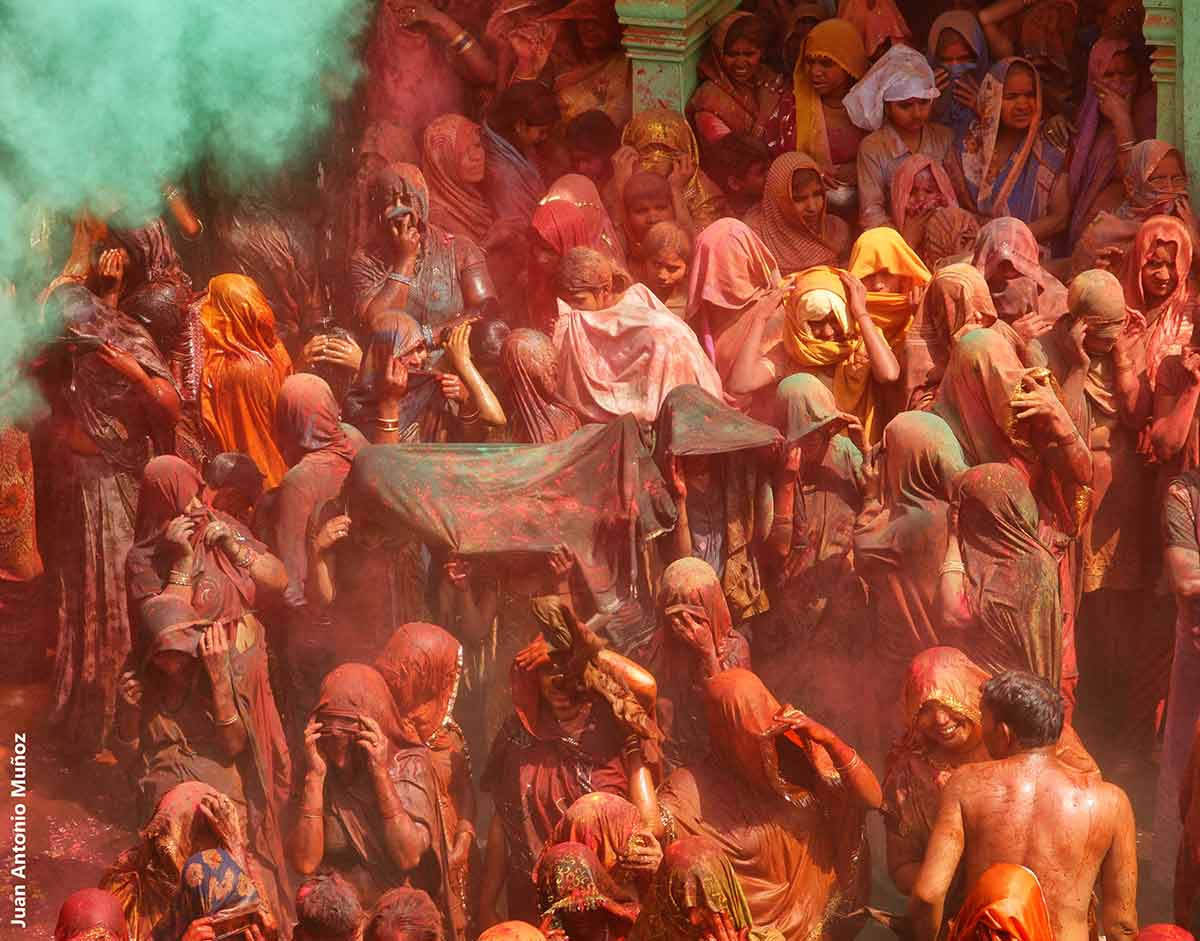 Pórtico y colores. India